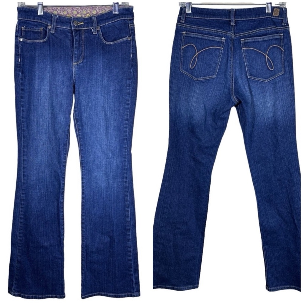 AJ Flared Denim Timeless Jeans Women's Size 6
Western, Classic, Minimalist
